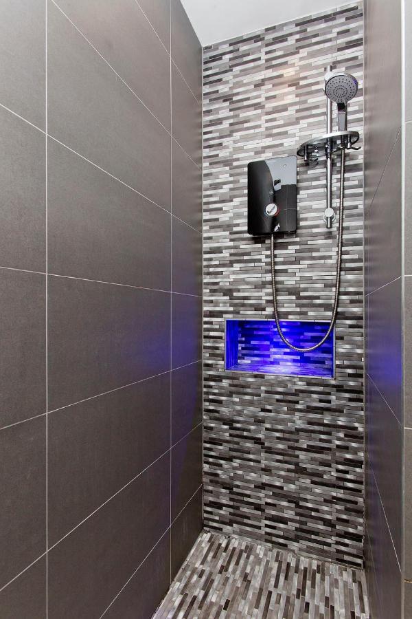 Ultra Modern, West End Village, Refurbished 1 Bed Единбург Екстериор снимка
